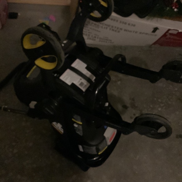 I am selling a car seat/ stroller it can turn into both - Picture 4 of 4